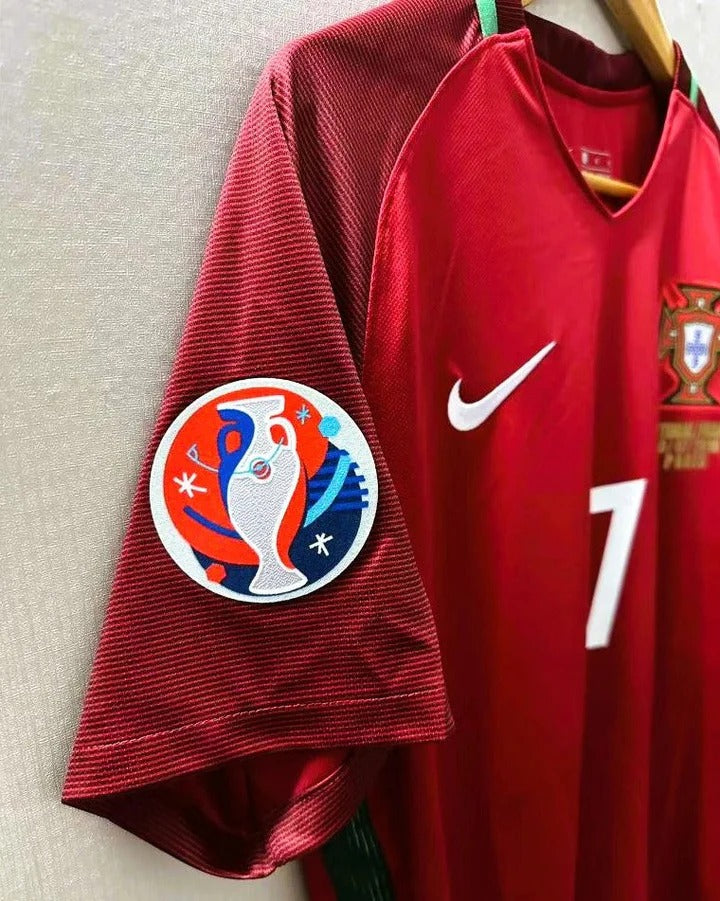 Camisa Retrô Portugal 2016/17 Home - RONALDO #7 (+Patches)