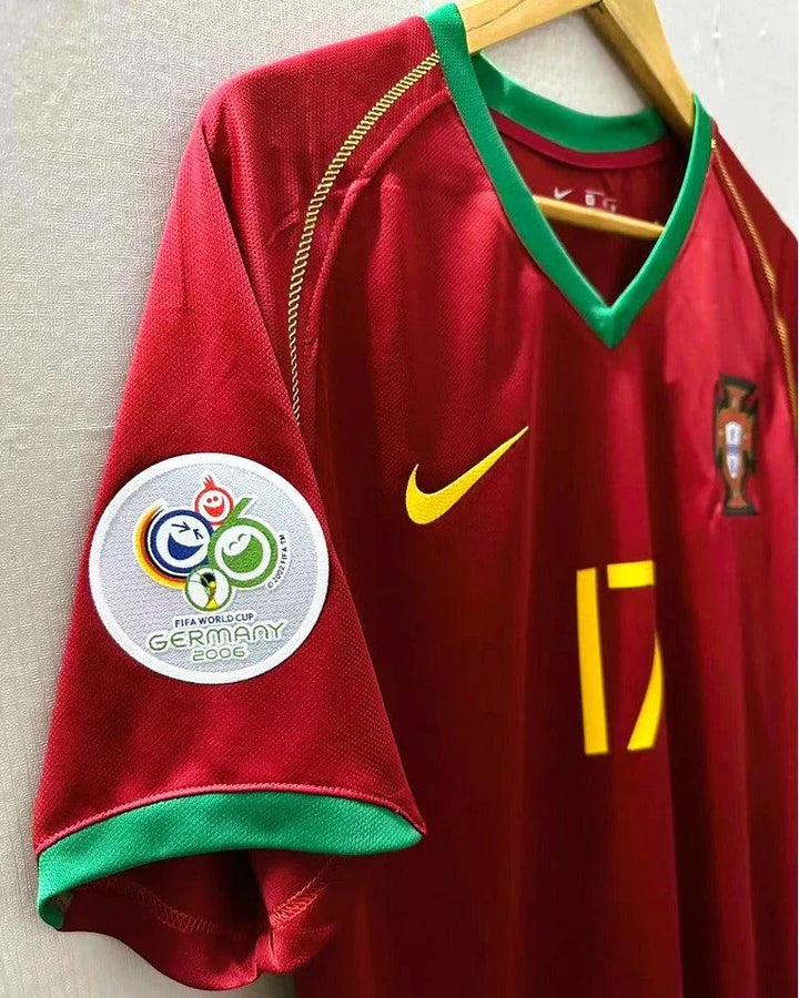 Camisa Retrô Portugal 2006/07 Home - C.RONALDO #17 (+Patches)