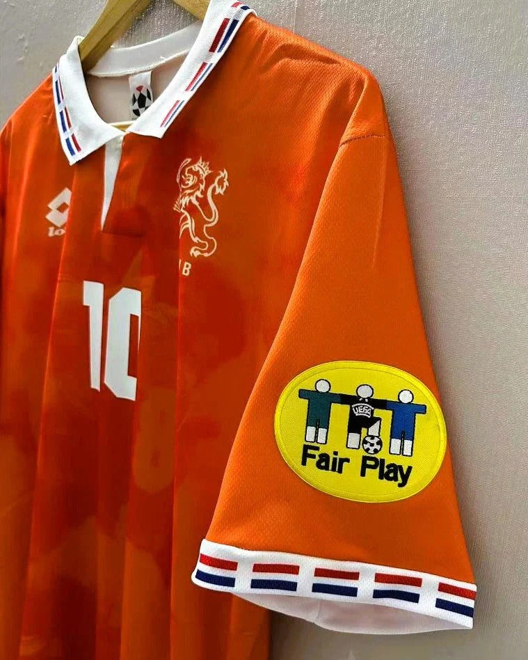 Camisa Retrô Holanda 1996/97 Home - BERGKAMP #10 (+Patches)