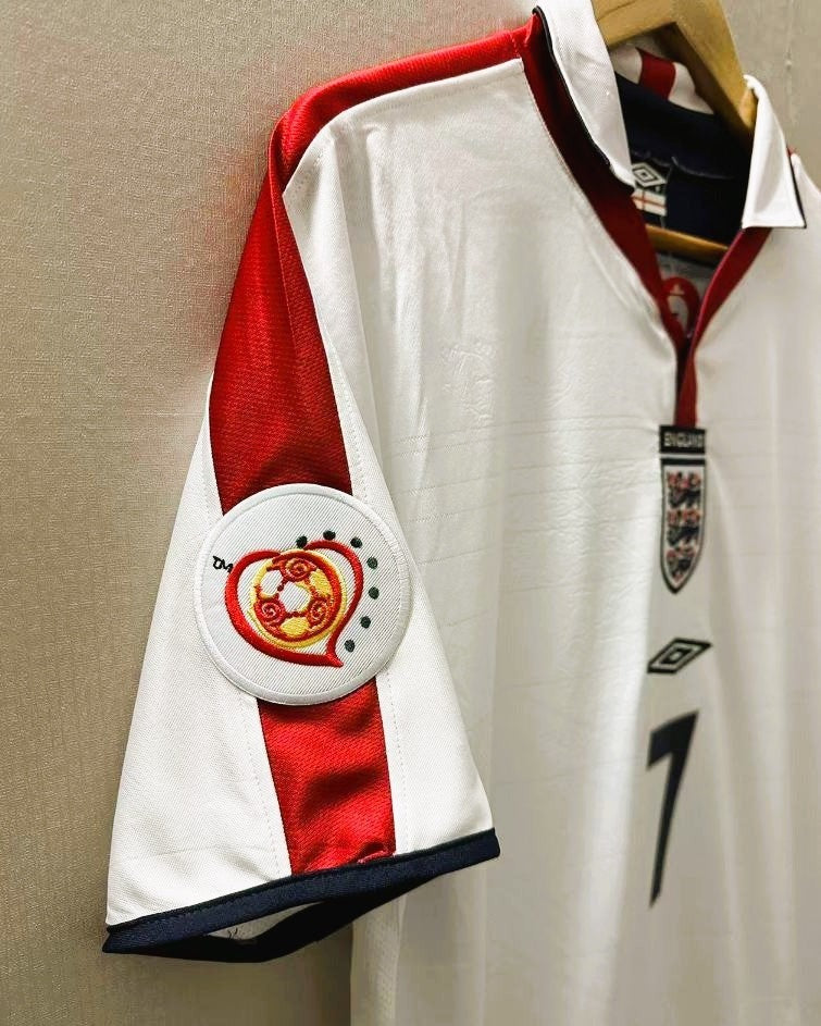 Camisa Retrô Inglaterra 2004/05 Home - BECKHAM #7 (+Patches)