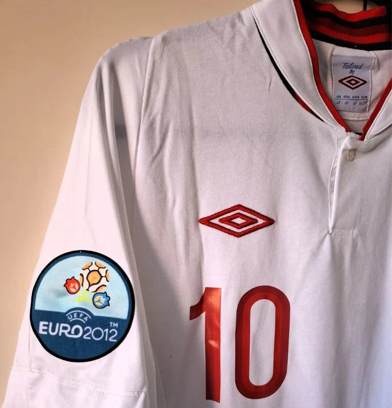 Camisa Retrô Inglaterra 2012/13 Home - ROONEY #10 (+Patches)