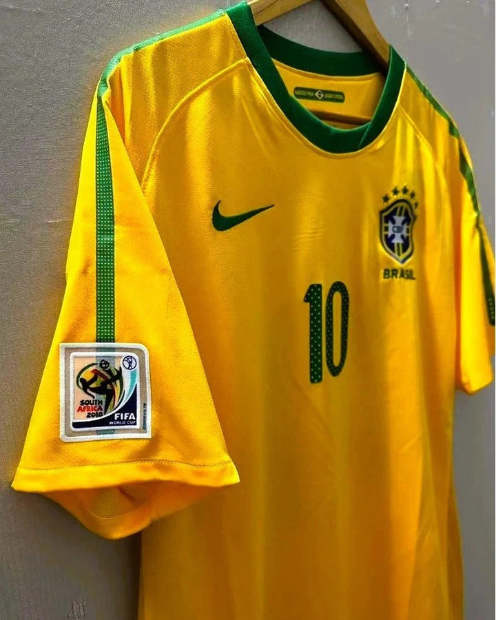 Camisa Retrô Brasil 2010/11 Home - KAKA #10 (+Patches)