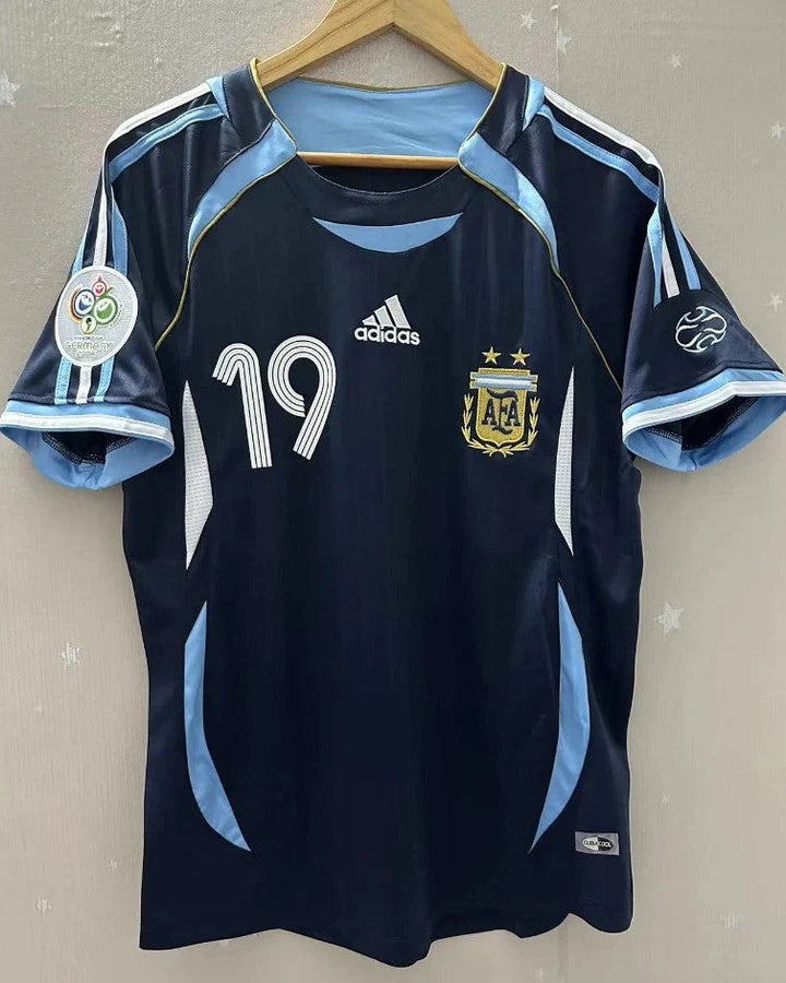 Camisa Retrô Argentina 2006/07 Away - MESSI #19 (+Patches)