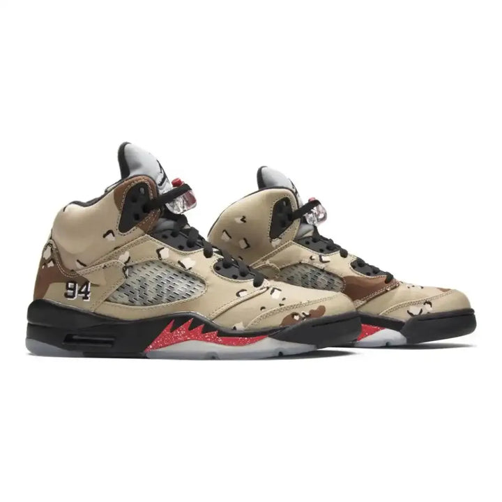 Supreme x Air Jordan 5 Retro - Camuflagem do Deserto