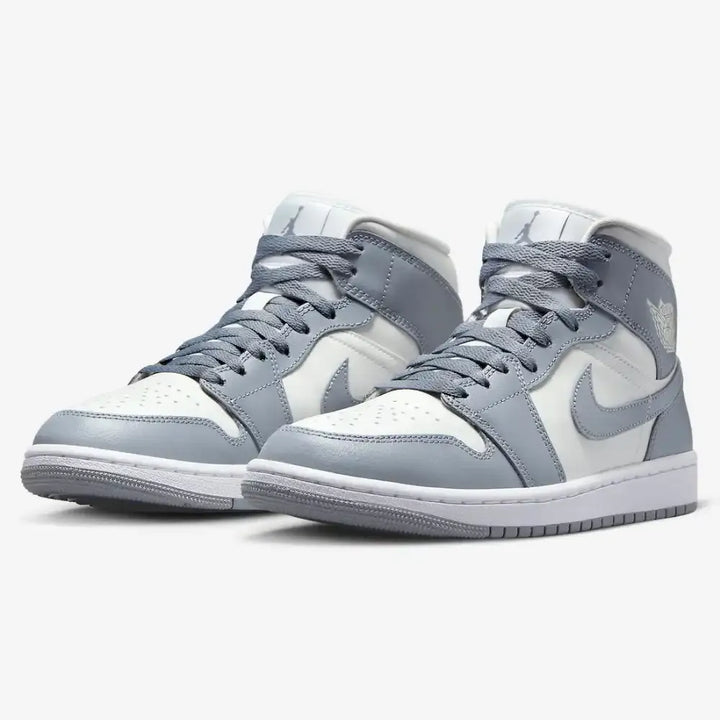 Jordan 1 Mid Stealth - Sail/Cinza Stealth/Branco
