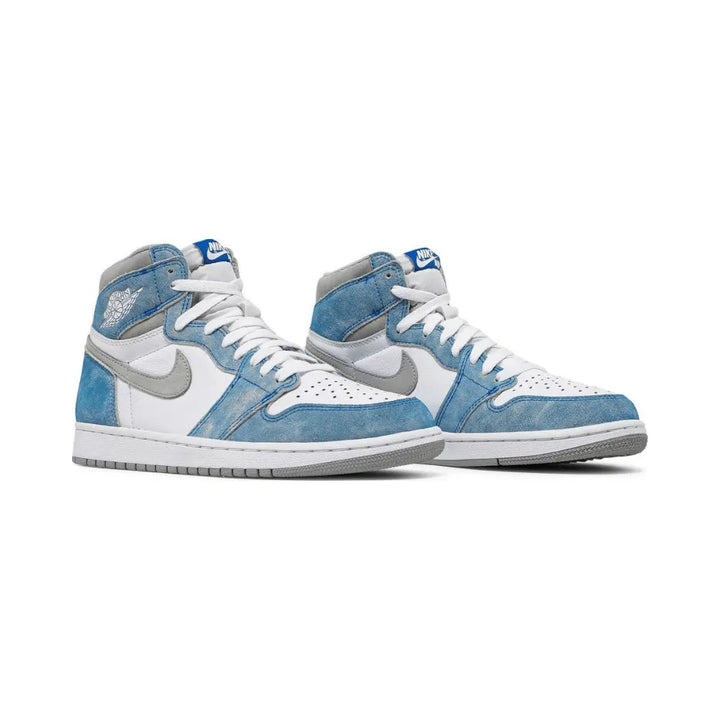 Jordan 1 Retro High - Branco/Azul Céu Desgastado/Cinza