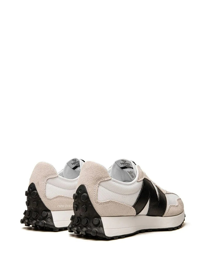 New Balance 327 - Branco/Preto/Bege Claro