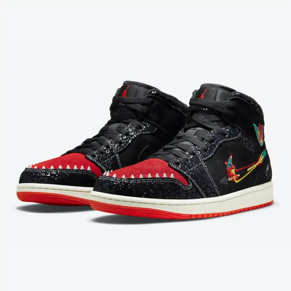 Jordan 1 Mid SE Siempre Familia - Preto/Vermelho/Multicolorido