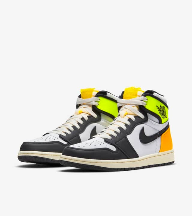 Jordan 1 Retro High - Branco/Preto/Volt/Ouro Universitário