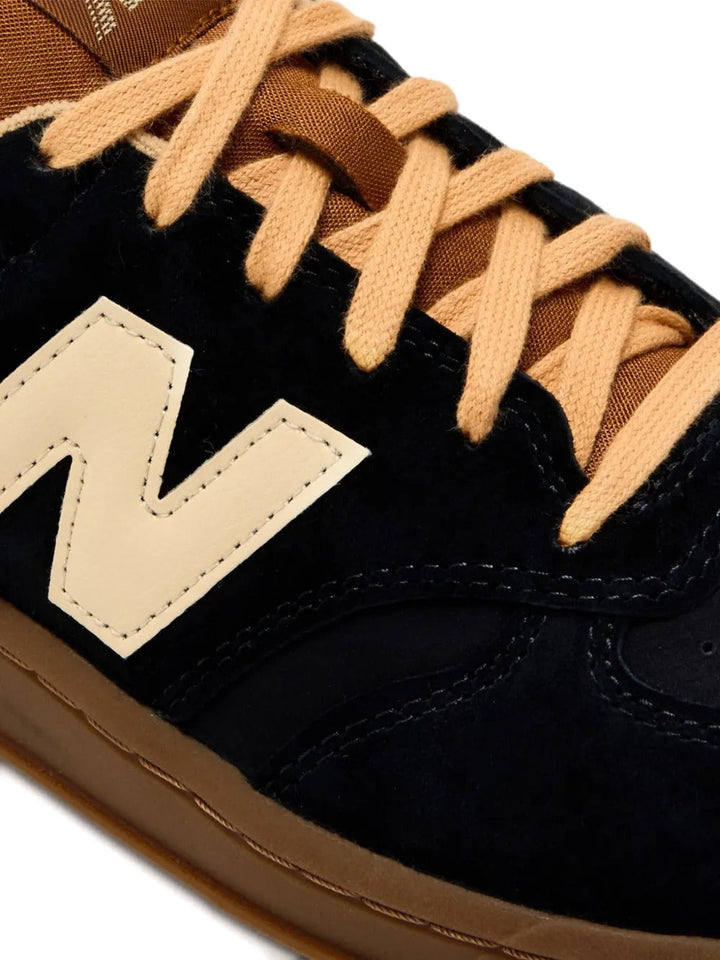 New Balance T500 - Preto/Bronze/Creme