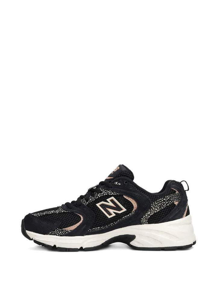 New Balance 530 - Preto/Bege/Dourado