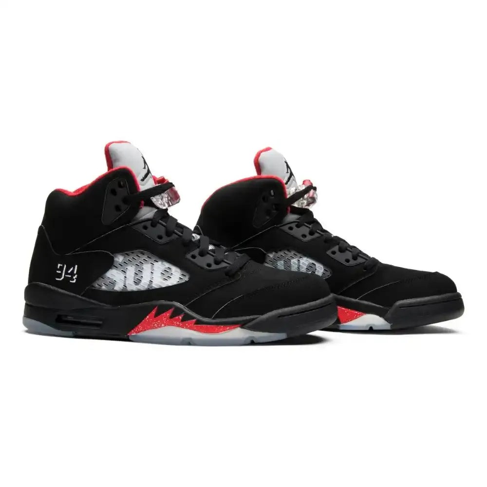 Supreme x Air Jordan 5 Retro - Preto