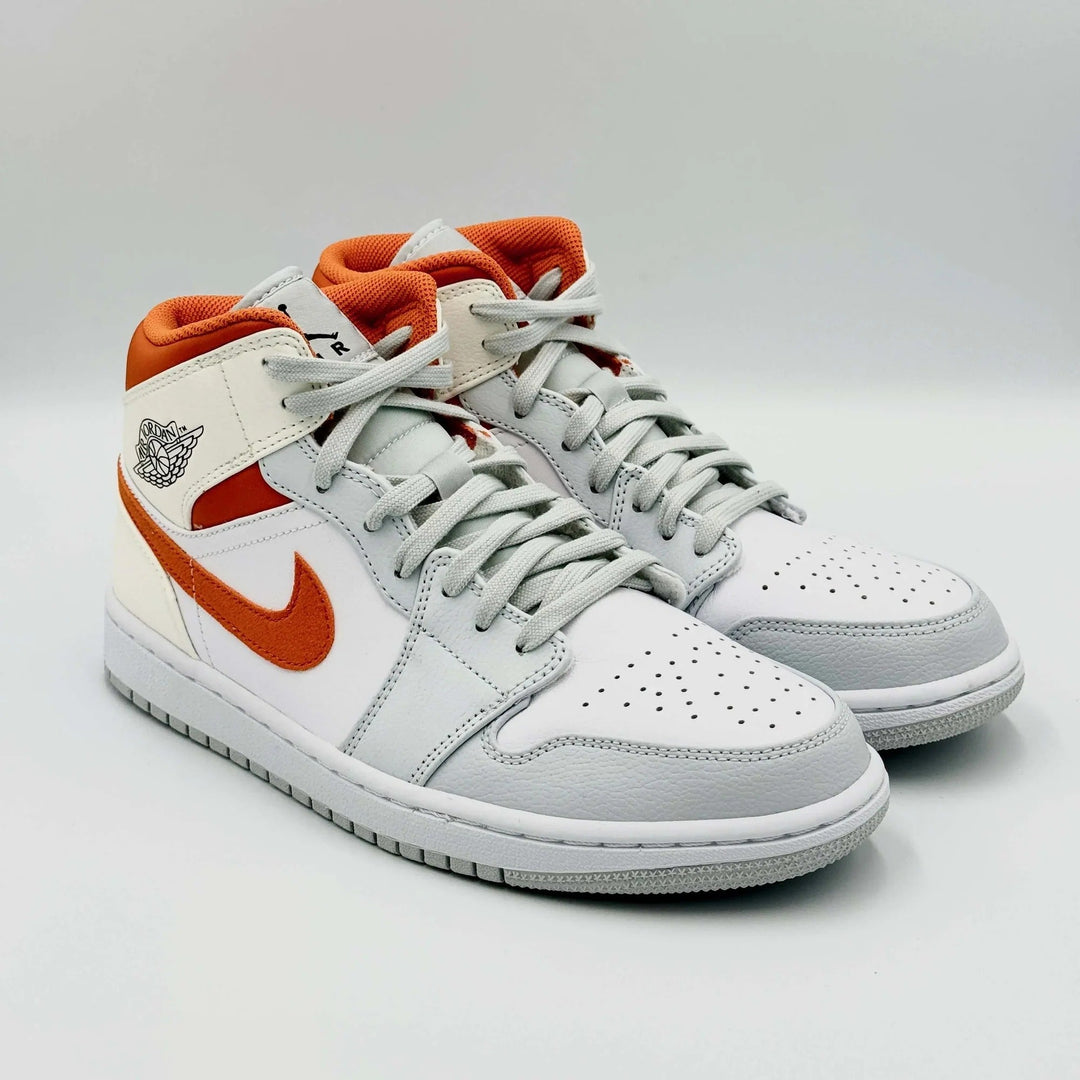 Jordan 1 Mid Starfish - Branco/Platina Pura/Laranja Starfish/Cinza