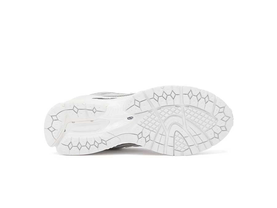 New Balance 1906 - Branco/Prateado Metálico/Preto