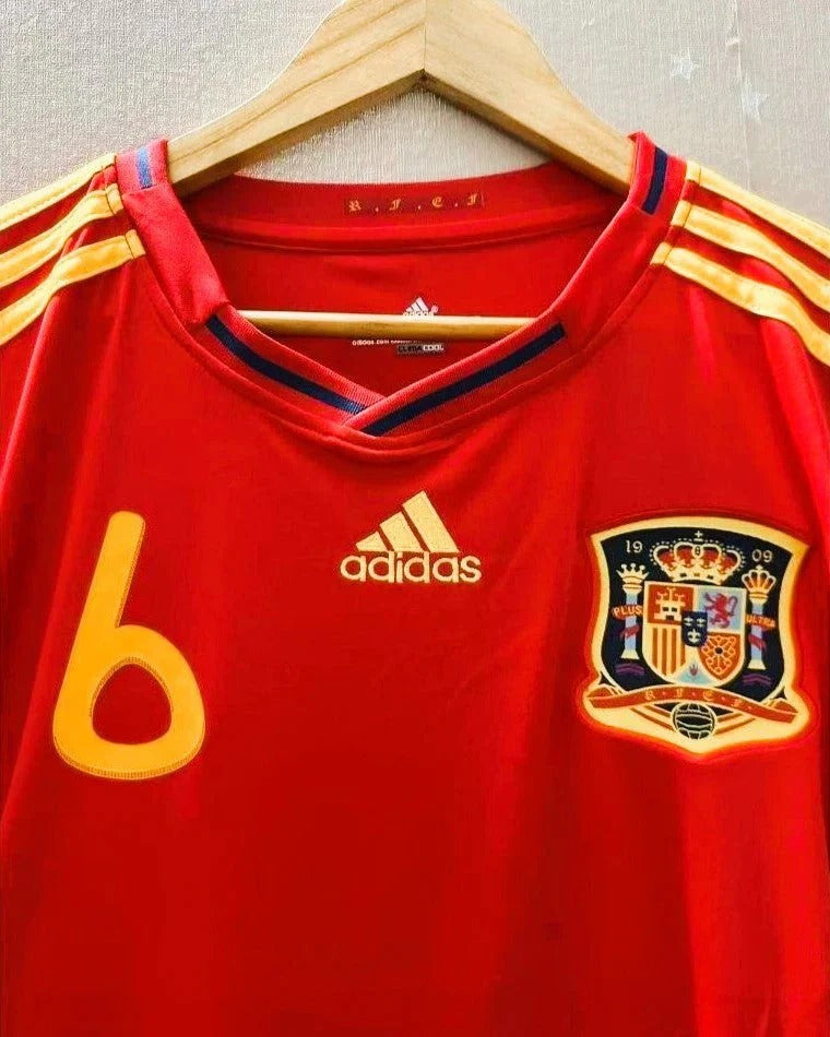 Camisa Retrô Espanha 2010/11 Home - INIESTA #6 (+Patches)
