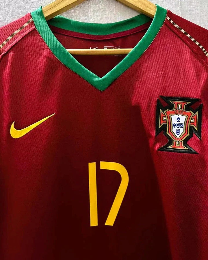 Camisa Retrô Portugal 2006/07 Home - C.RONALDO #17 (+Patches)