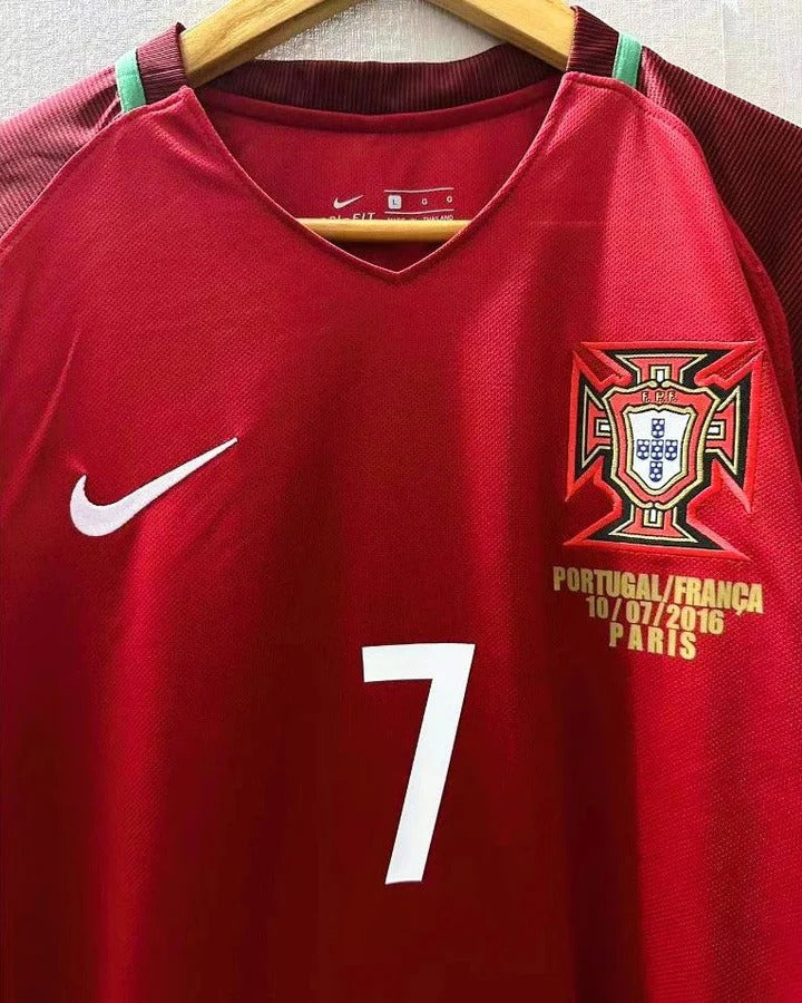 Camisa Retrô Portugal 2016/17 Home - RONALDO #7 (+Patches)