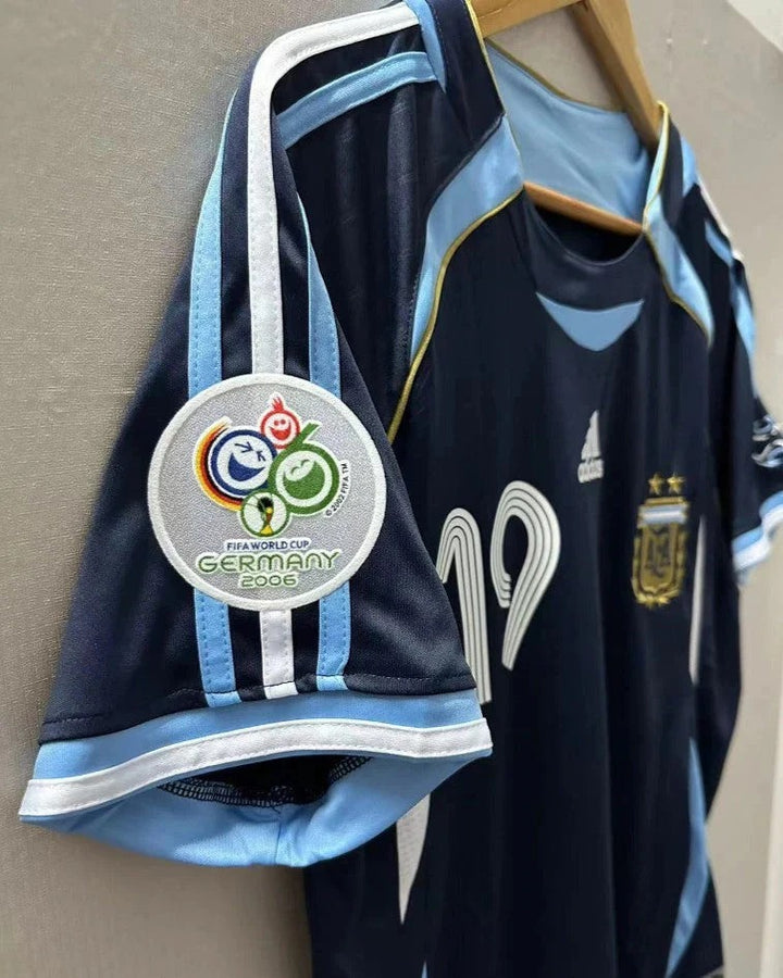 Camisa Retrô Argentina 2006/07 Away - MESSI #19 (+Patches)