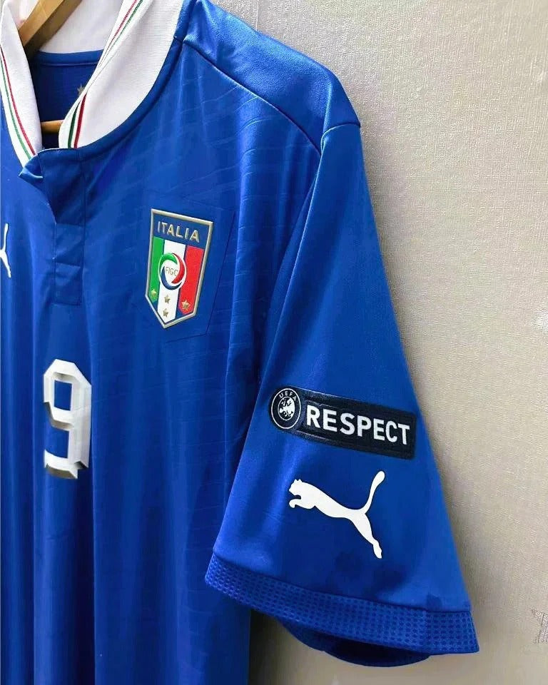 Camisa Retrô Itália 2012/13 Home - BALOTELLI #9 (+Patches)