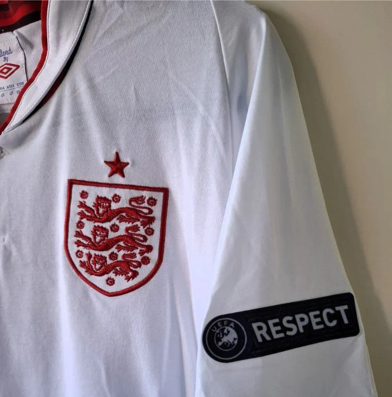 Camisa Retrô Inglaterra 2012/13 Home - ROONEY #10 (+Patches)