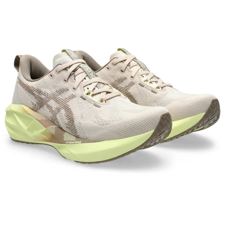 ASICS Novablast 5 – Bege/Marrom claro/Verde