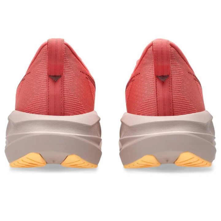 ASICS Novablast 5 – Rosa/Bege