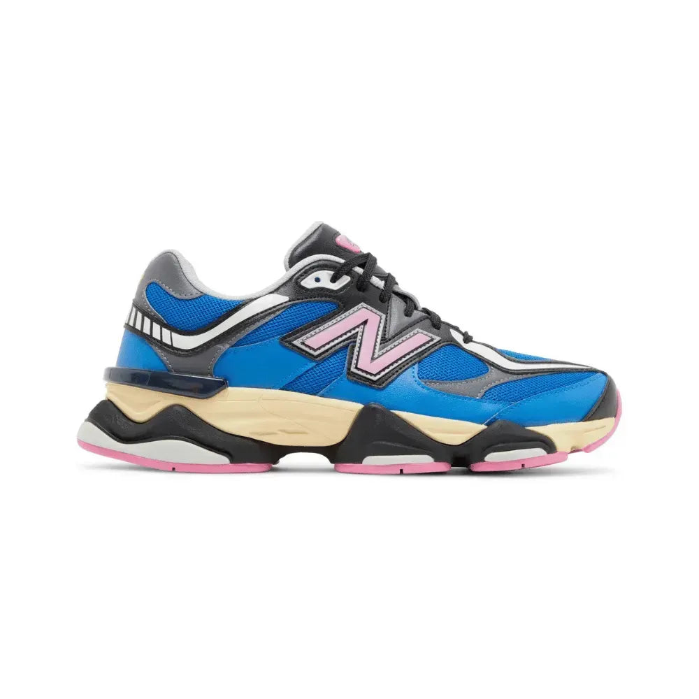 New Balance 9060 – Azul/Orosa Real