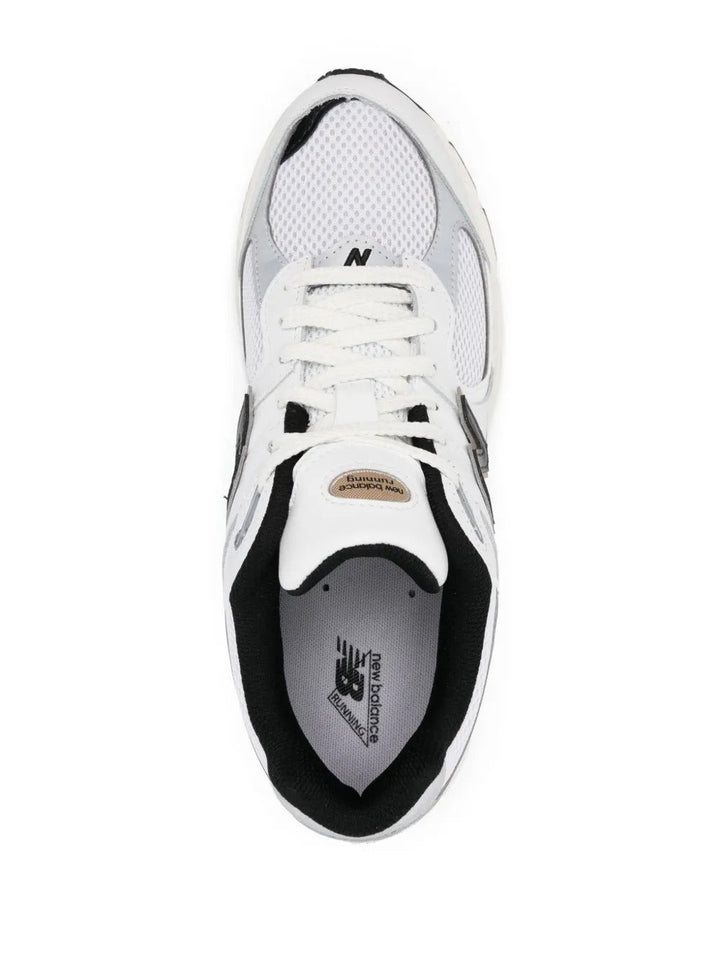 New Balance 2002R - Branco/Preto/Dourado