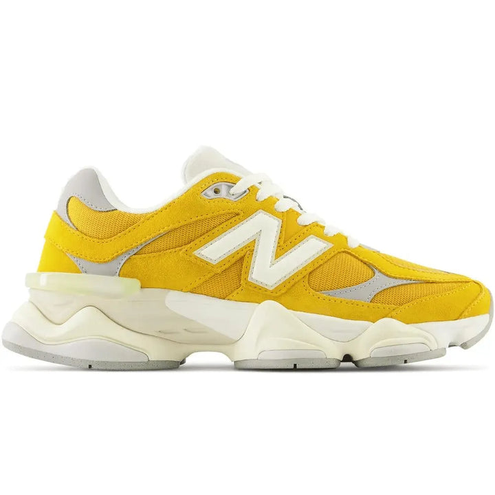 New Balance 9060 – Dourado
