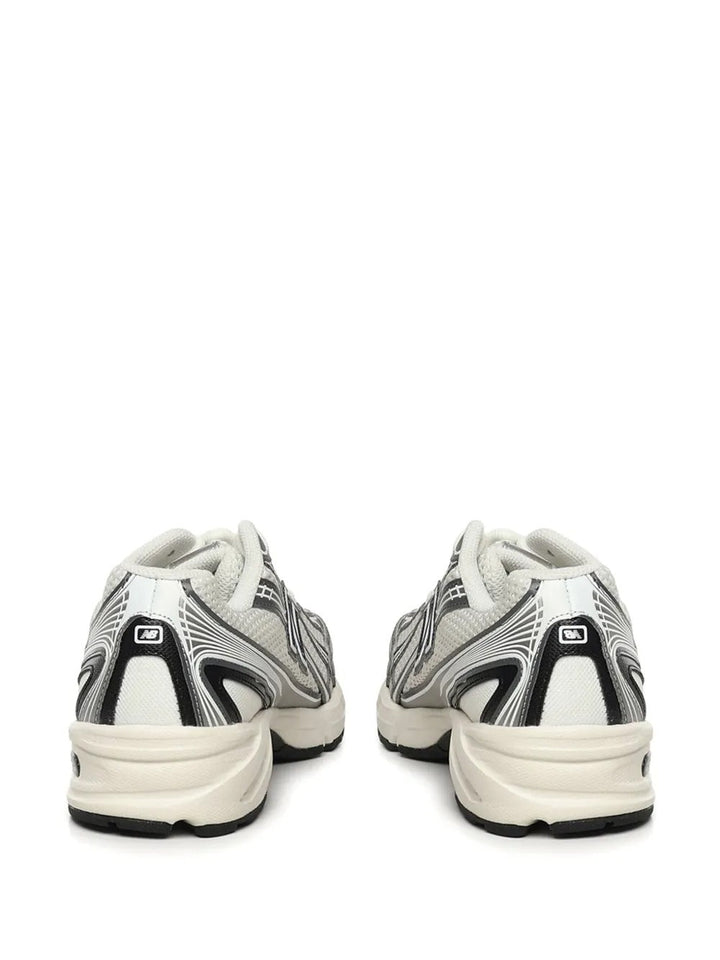 New Balance 740 - Branco/Prata Metálico/Preto