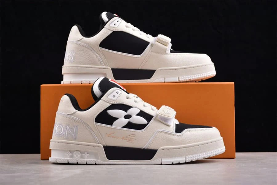 Louis Vuitton Trainer – Preto/Branco/Creme