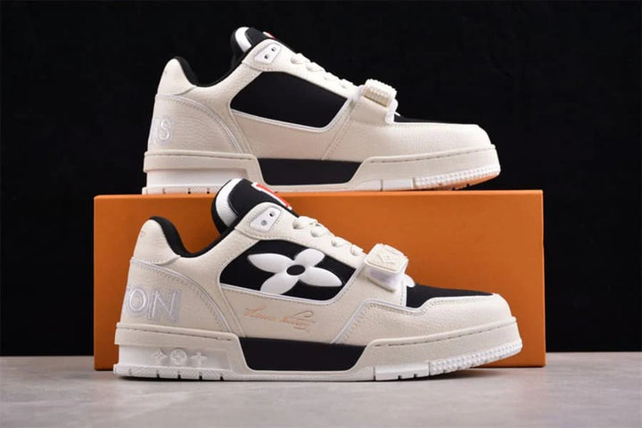 Louis Vuitton Trainer – Preto/Branco/Creme