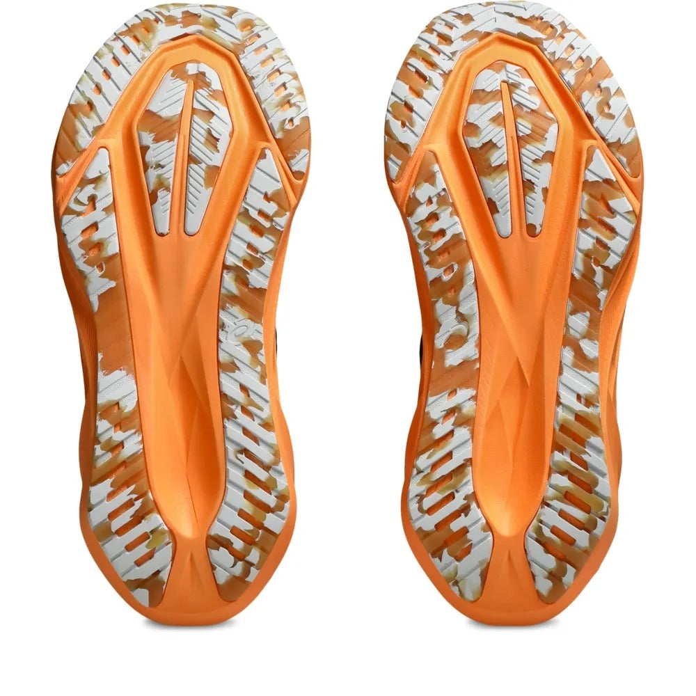 ASICS Novablast 5 – Preto/Laranja
