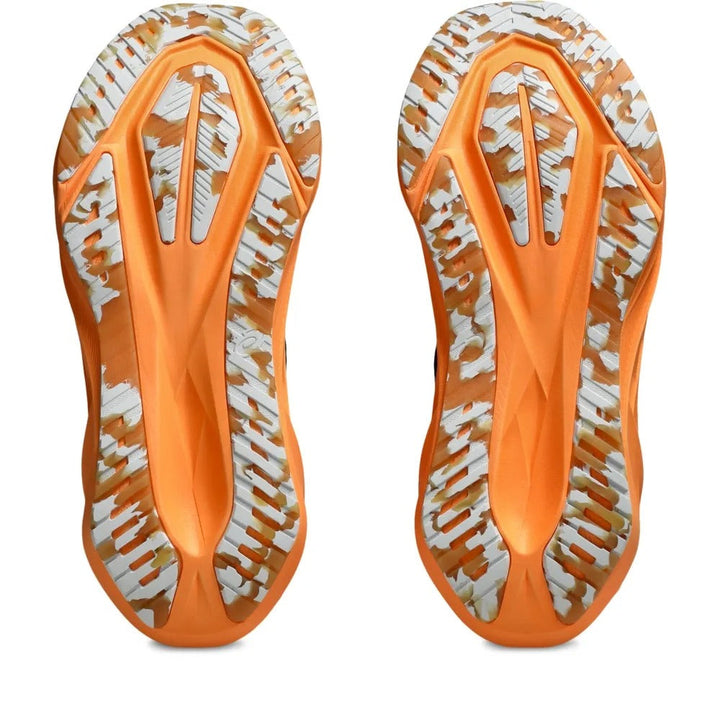 ASICS Novablast 5 – Preto/Laranja