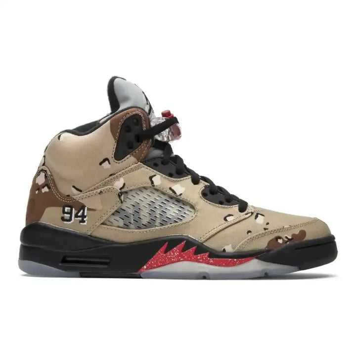 Supreme x Air Jordan 5 Retro - Camuflagem do Deserto
