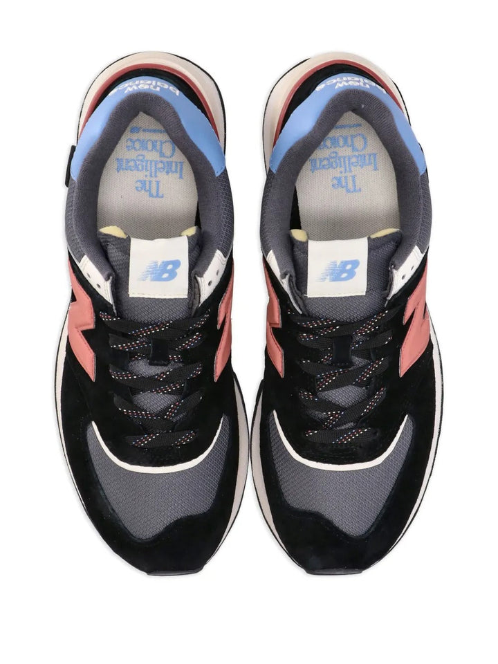 New Balance 574 - Preto/Cinza Escuro/Vermelho/Azul Celeste