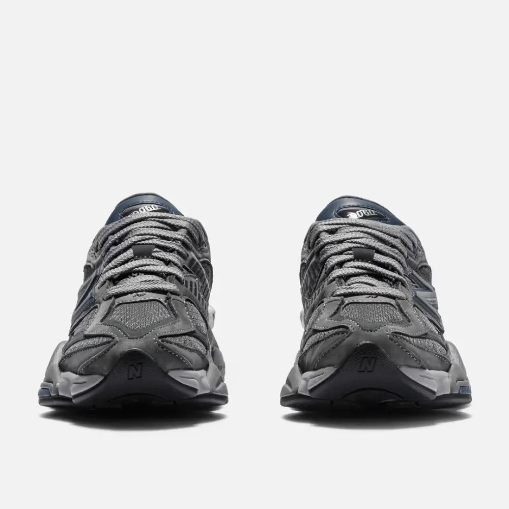 New Balance 9060 – Cinza Castlerock/Azul Marinho