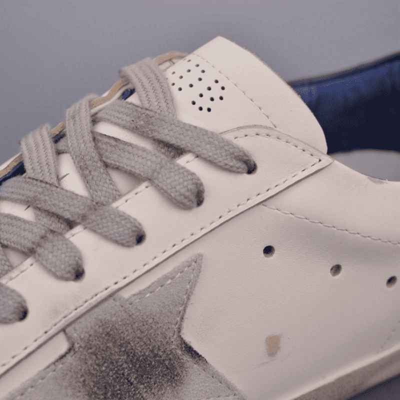 Golden Goose Super-Star – Branco/Bege com Detalhes Azul Marinho