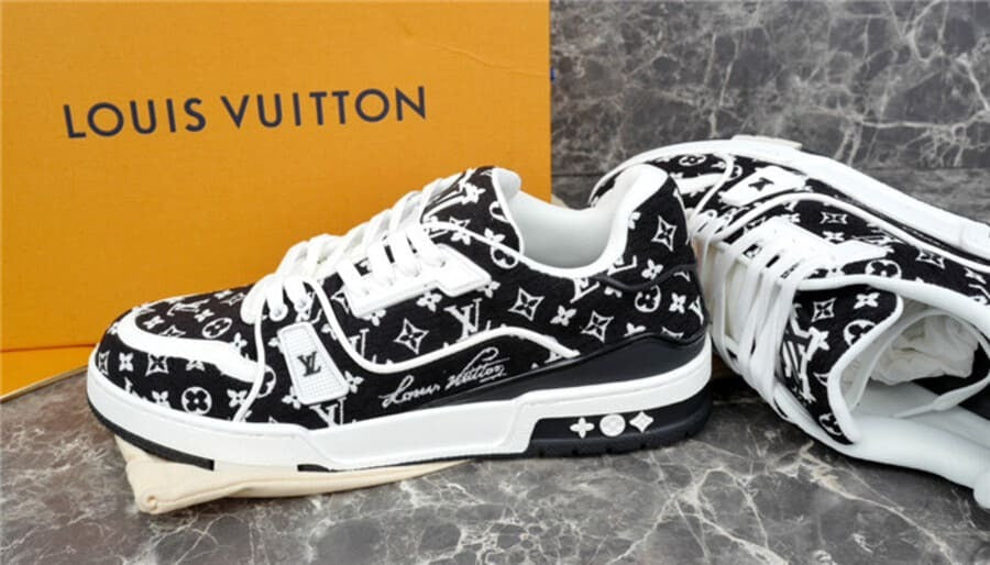 Louis Vuitton Trainer – Preto (Monogram Textile)