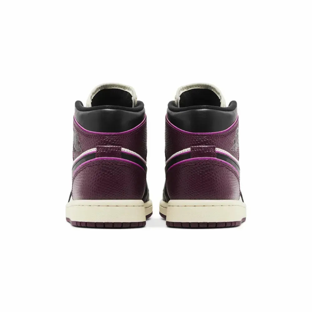 Air Jordan 1 Mid SE - Branco/Preto/Roxo