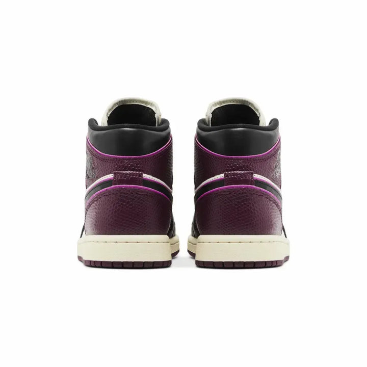 Air Jordan 1 Mid SE - Branco/Preto/Roxo