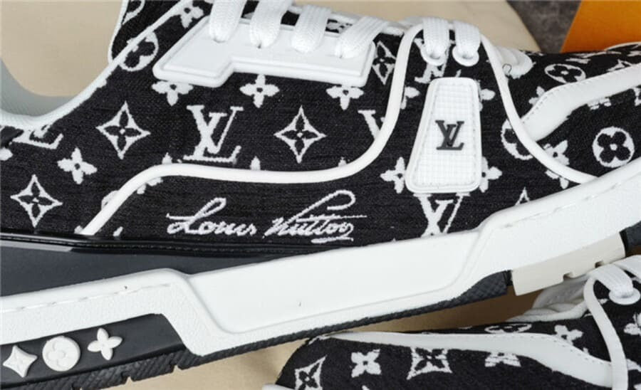 Louis Vuitton Trainer – Preto (Monogram Textile)