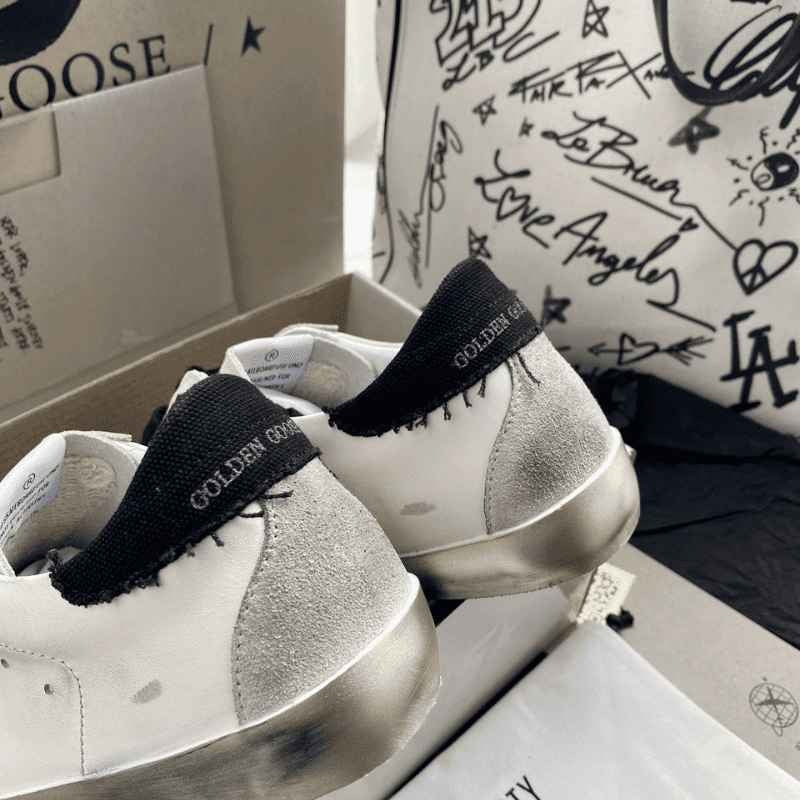 Golden Goose Super-Star – Branco com Estrela Preta