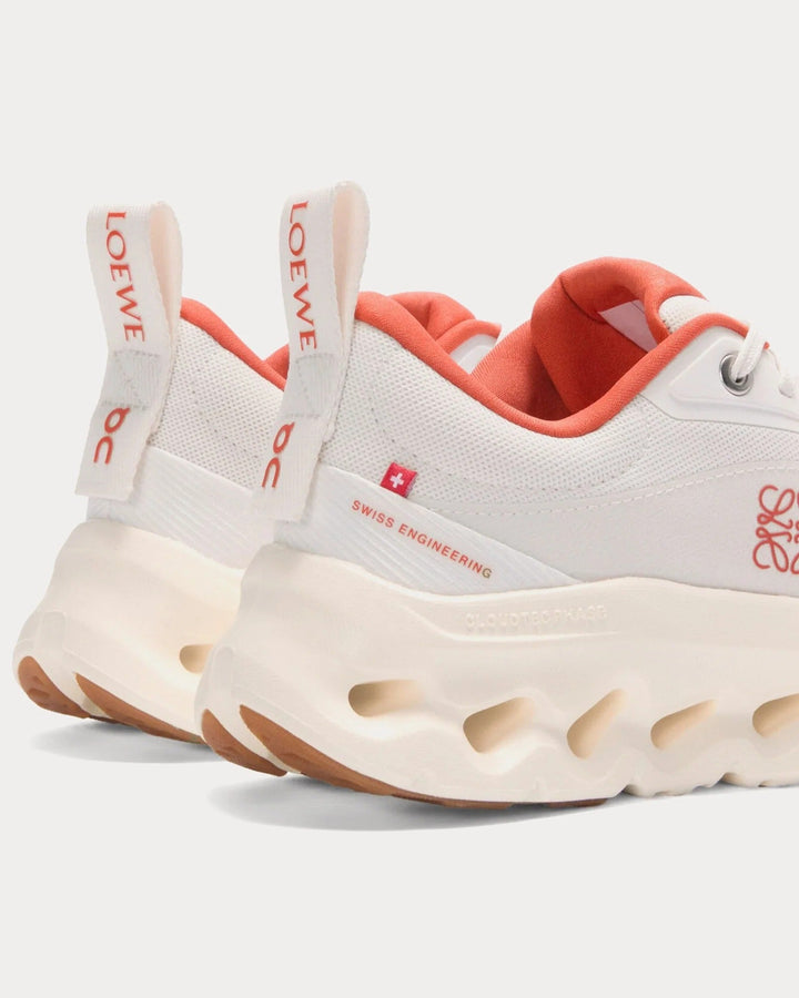On Running x Loewe Cloudtilt 2.0 – Branco/Laranja
