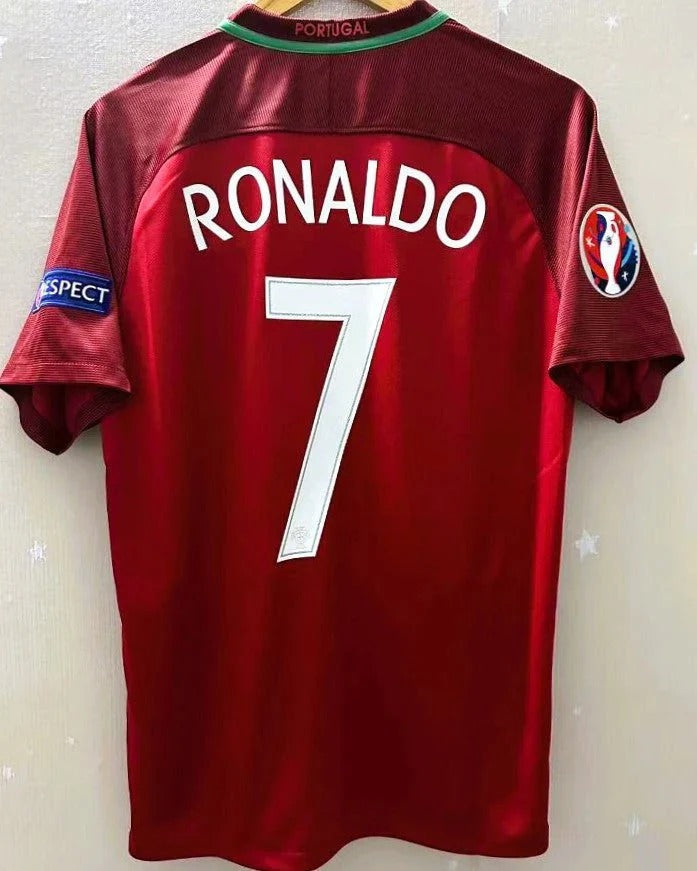 Camisa Retrô Portugal 2016/17 Home - RONALDO #7 (+Patches)