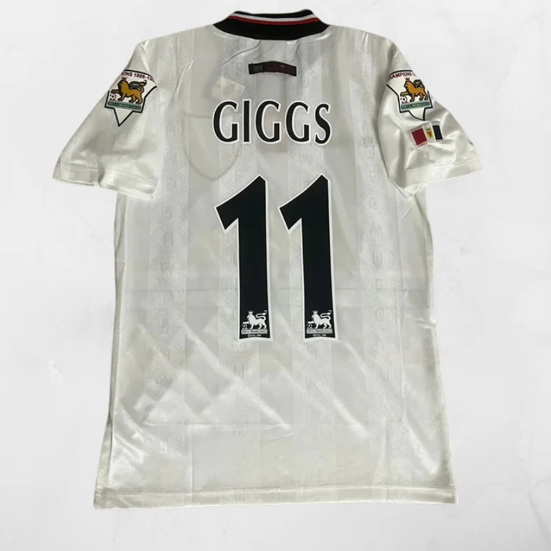 Camisa Retrô Manchester United 1998/99 - Ryan Giggs #11 (+Patches)