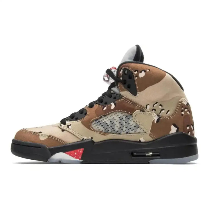 Supreme x Air Jordan 5 Retro - Camuflagem do Deserto