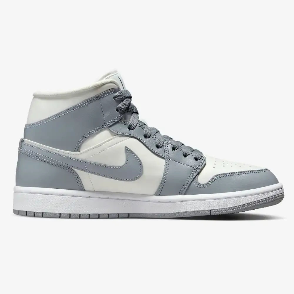 Jordan 1 Mid Stealth - Sail/Cinza Stealth/Branco