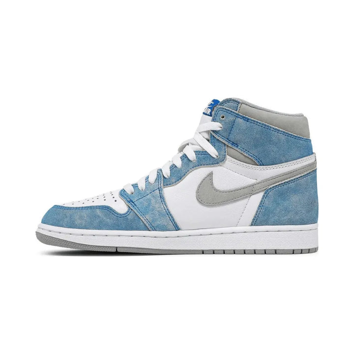 Jordan 1 Retro High - Branco/Azul Céu Desgastado/Cinza