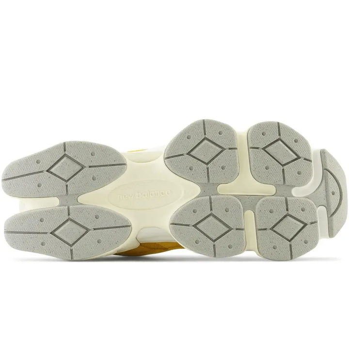 New Balance 9060 – Dourado